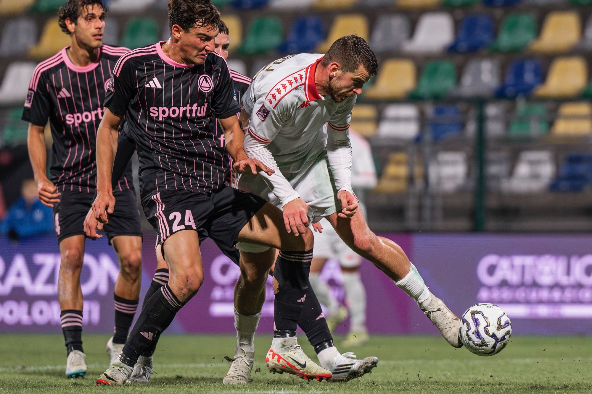 Un rigore di Clemenza nel finale costringe al ko la Triestina